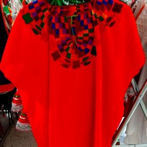 Blusa bordada a mano mexicana